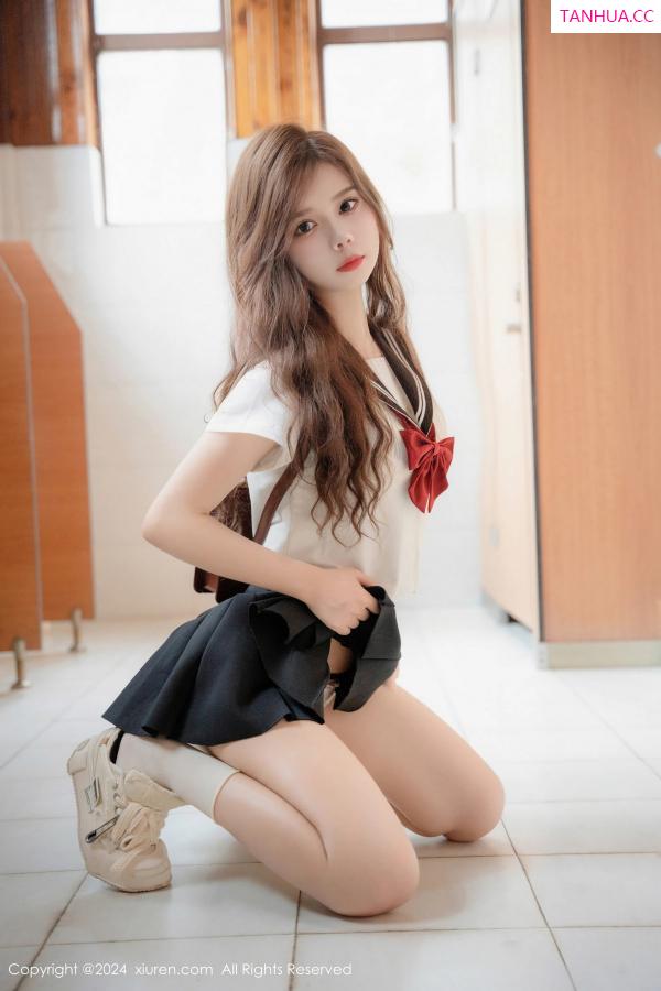   [XiuRen]高清写真图 2024.08.01 No.8948 拍黄瓜girl 制服美腿第28张图片